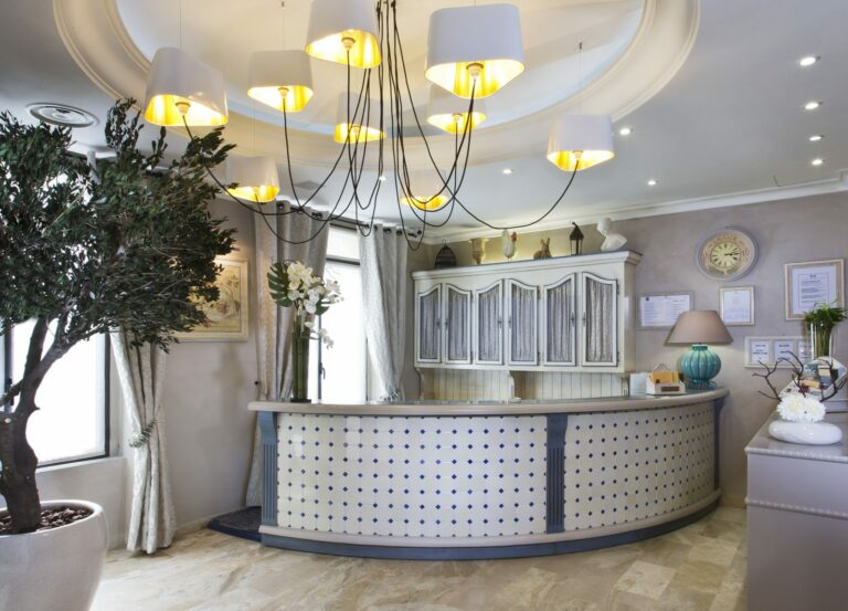 HÔTEL DAUMESNIL VINCENNES
