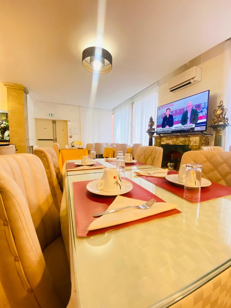 HOTEL ROYAL