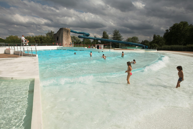 Piscine à vagues de l’île de loisirs de Créteil