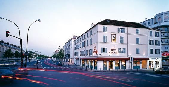 AU PETIT CAPORAL