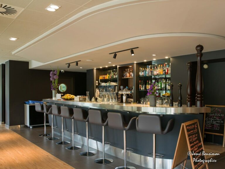 LA CABANE BRASSERIE MAISON ( HOTEL NOVOTEL CRETEIL LE LAC)
