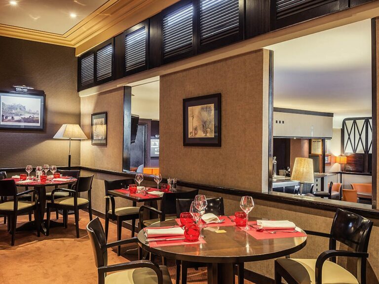 TATA -TABLE AUTHENTIQUE AVEC TOUT NOTRE AMOUR (HÔTEL MERCURE ORLY)
