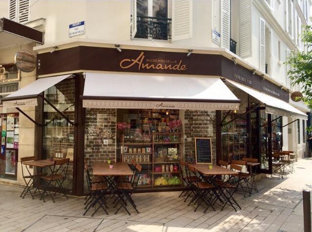 MADEMOISELLE AMANDE